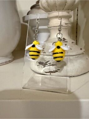 Fun Bumble Bee Dangle Earrings 🐝